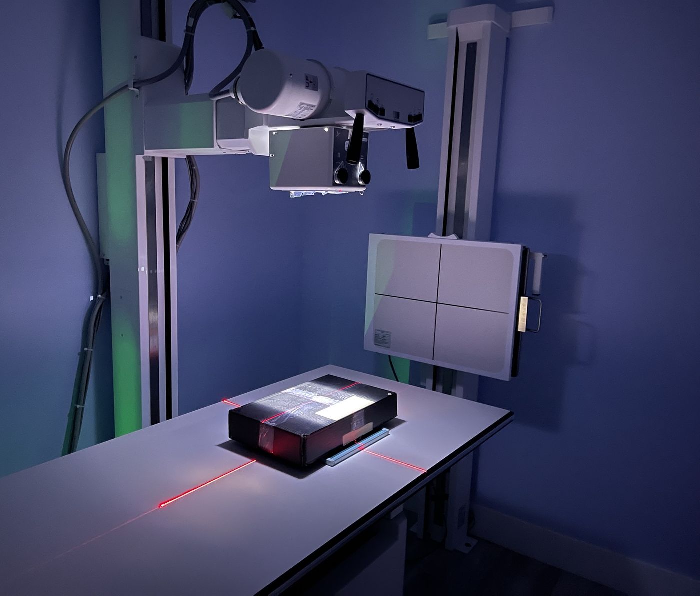 Floor-mounted AMRAD Medical radiographic room with tube stand, table and wall stand, installed by MRS